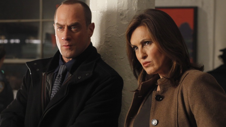 http://img4.looper.com/img/gallery/characters-we-thought-would-hook-up-but-never-did/benson-and-stabler-on-law-and-order-svu.jpg