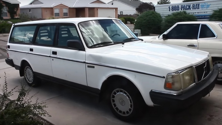 http://img4.looper.com/img/gallery/worst-cars-driven-by-famous-people/ingvar-kamprad-volvo-240-gl.jpg
