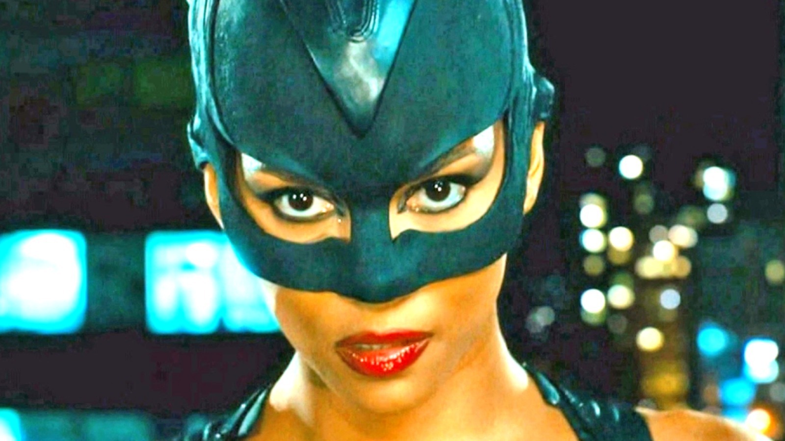 Why Halle Berry S Costume In Catwoman Makes No Sense